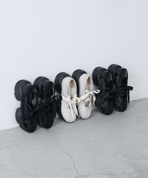 forksy.（フォルクシー）の「【forksy.】ボリュームソール サテンリボン バレエスニーカー（バレエシューズ・レディース・オフホワイト/ブラック系/ブラック系1・S/M/L/LL）」の5枚目の写真