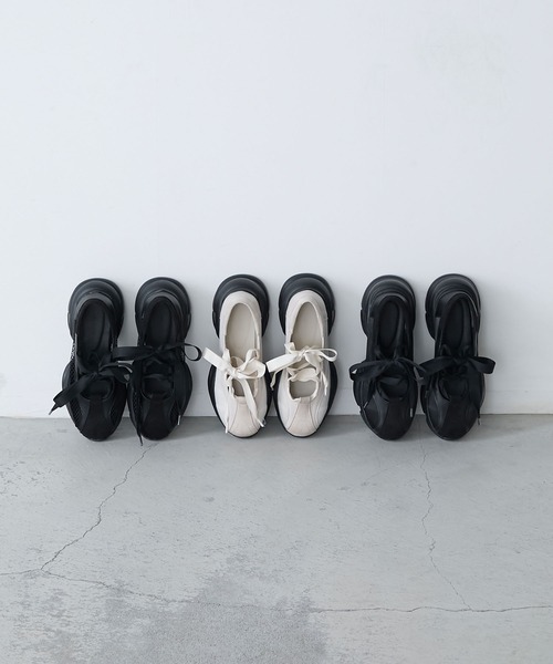 forksy.（フォルクシー）の「【forksy.】ボリュームソール サテンリボン バレエスニーカー（バレエシューズ・レディース・オフホワイト/ブラック系/ブラック系1・S/M/L/LL）」の6枚目の写真