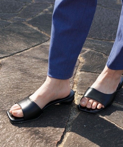 Bou Jeloud（ブージュルード）の「アシンメトリーミュール（サンダル・レディース・ベージュ/ブラック・38/36）」の4枚目の写真