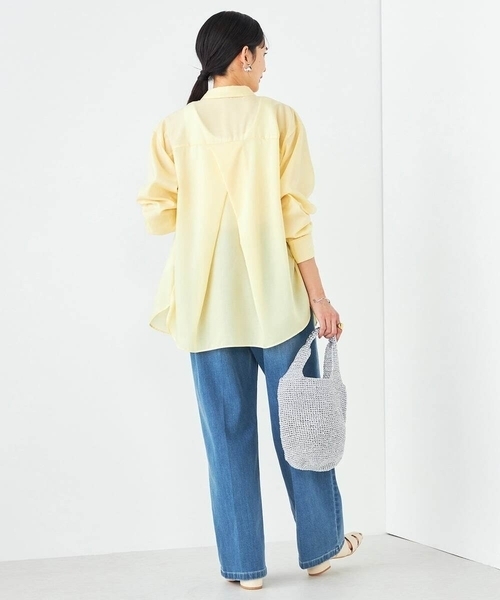 a.v.v（アーヴェヴェ）の「【洗える/イージーケア/接触冷感/毛玉になりにくい/雑誌InRed(宝島社)5月号掲載】バックタックシアーシャツ（シャツ/ブラウス・レディース・ベージュ/ホワイト/チャコールグレー/ブルー/クリーム・34/38/36/40/42）」の11枚目の写真