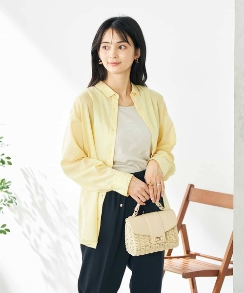 a.v.v（アーヴェヴェ）の「【洗える/イージーケア/接触冷感/毛玉になりにくい/雑誌InRed(宝島社)5月号掲載】バックタックシアーシャツ（シャツ/ブラウス・レディース・ベージュ/ホワイト/チャコールグレー/ブルー/クリーム・34/38/36/40/42）」の20枚目の写真