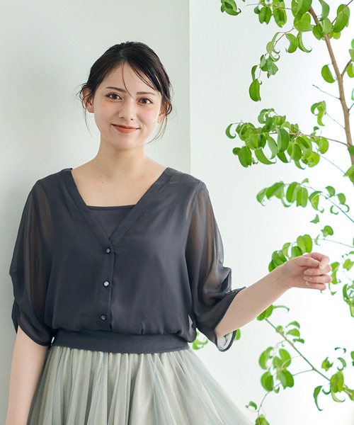 12Twelve Agenda(トゥエルブ アジェンダ)の「シアーVネック袖タックインナー付プルオーバー(Tシャツ/カットソー・レディース・チャコールグレー/サックスブルー/アイボリー・M)」の3枚目の写真