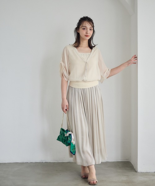 12Twelve Agenda(トゥエルブ アジェンダ)の「シアーVネック袖タックインナー付プルオーバー(Tシャツ/カットソー・レディース・チャコールグレー/サックスブルー/アイボリー・M)」の11枚目の写真