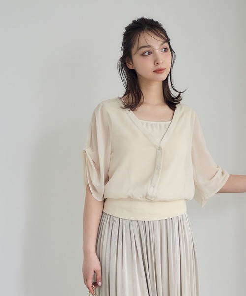 12Twelve Agenda(トゥエルブ アジェンダ)の「シアーVネック袖タックインナー付プルオーバー(Tシャツ/カットソー・レディース・チャコールグレー/サックスブルー/アイボリー・M)」の6枚目の写真