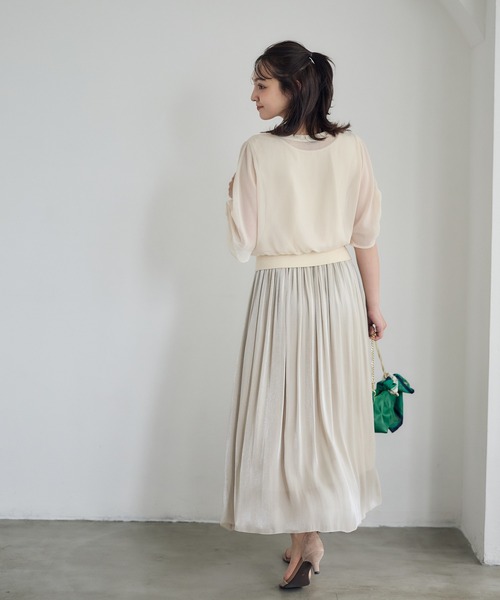 12Twelve Agenda(トゥエルブ アジェンダ)の「シアーVネック袖タックインナー付プルオーバー(Tシャツ/カットソー・レディース・チャコールグレー/サックスブルー/アイボリー・M)」の12枚目の写真