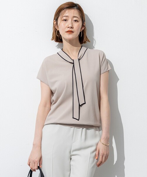 23区 L(ニジュウサンクオオキイサイズ)の「【洗える】レーヨンポリエステルストレッチ ボウタイ ニット(ニット/セーター・レディース・ベージュ系/ライトグレー系/ブラック系・44/46)」の3枚目の写真