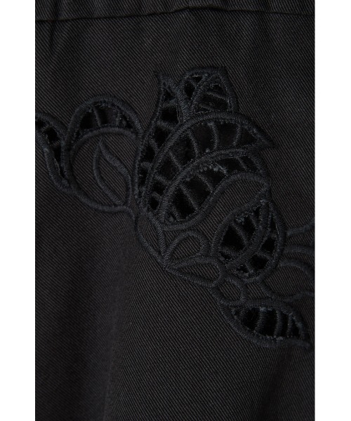 M_(エムアンダーバー)の「【M_】カットワーク刺繍キャミソールワンピース オーガニックコットン使用(ワンピース・レディース・レッド/アイボリー/ブラック・1/2)」の6枚目の写真