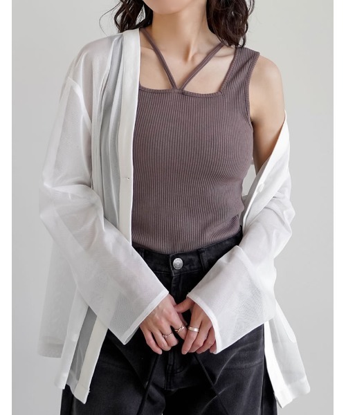 Re:EDIT（リエディ）の「[ブラ紐隠し]前後2WAYテレコリブスクエアホルターネックタンクトップ（タンクトップ・レディース・モカ/オフホワイト/チャコールグレー/ブラック・MEDIUM/LARGE）」の4枚目の写真