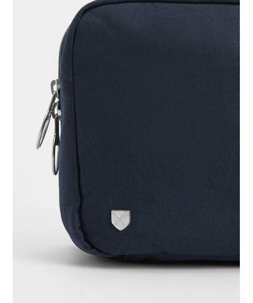 Barbour（バブアー）の「Cascade ジップ ウォッシュバッグ（ボディバッグ/ウエストポーチ・メンズ・ネイビー・ONE SIZE）」の5枚目の写真