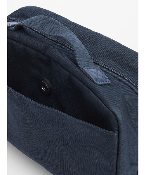 Barbour（バブアー）の「Cascade ジップ ウォッシュバッグ（ボディバッグ/ウエストポーチ・メンズ・ネイビー・ONE SIZE）」の8枚目の写真