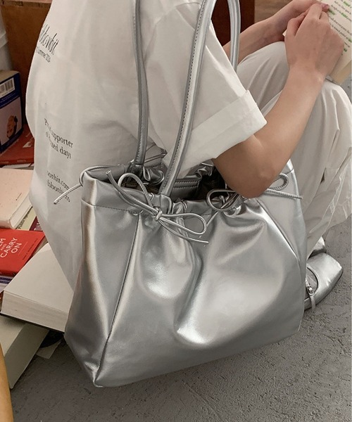 LA VORAGINE(ラ ヴォラジネ)の「シンプル大容量トート(トートバッグ・レディース・イエロー/シルバー/ブラック/アイボリー/グリーン・FREE)」の13枚目の写真