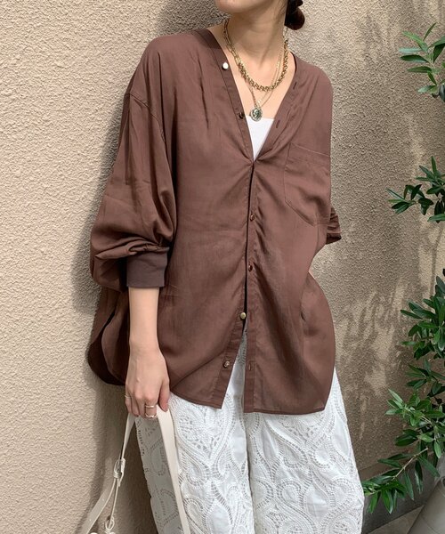 DouDou(ドゥドゥ)の「リヨセルVVシャツ(シャツ/ブラウス・レディース・ブラウン/オフホワイト/バイオレット/ブラック・FREE)」の3枚目の写真