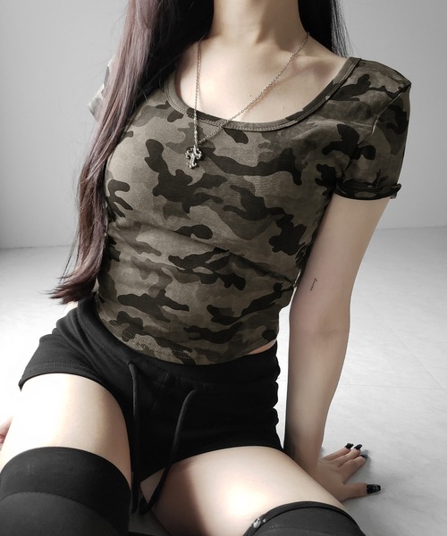 me+em select(ミームセレクト)の「【 2color 】ヴィンテージカモフラスクエアネックショートTシャツ / vintage camouflage square neck short T-shirt(Tシャツ/カットソー・レディース・グレー/カーキ・FREE)」の5枚目の写真