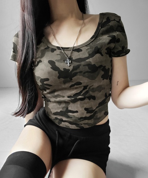 me+em select(ミームセレクト)の「【 2color 】ヴィンテージカモフラスクエアネックショートTシャツ / vintage camouflage square neck short T-shirt(Tシャツ/カットソー・レディース・グレー/カーキ・FREE)」の4枚目の写真