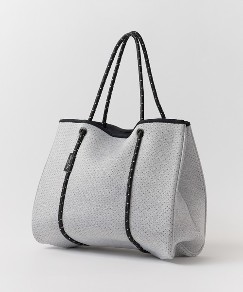 Willow Bay(ウィローベイ)の「Willow Bay/ウィローベイ Daydreamer Neoprene Tote Bag トートバッグ 軽量 秋物 秋服 2026年秋冬(トートバッグ・レディース・ブラック系2/ブラック系1/ホワイト系2/ホワイト系1/ライトグレー/チャコール/カーキ系2/カーキ系1・FREE)」の17枚目の写真