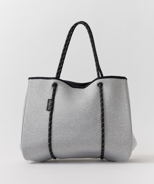 Willow Bay(ウィローベイ)の「Willow Bay/ウィローベイ Daydreamer Neoprene Tote Bag トートバッグ 軽量 秋物 秋服 2026年秋冬(トートバッグ・レディース・ブラック系2/ブラック系1/ホワイト系2/ホワイト系1/ライトグレー/チャコール/カーキ系2/カーキ系1・FREE)」の16枚目の写真