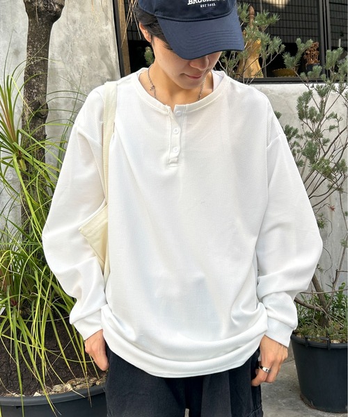 link lot(リンクロット)の「ビッグシルエットワッフル無地ヘンリーネックロンT(Tシャツ/カットソー・メンズ・ブラック/ホワイト/グレー・M/L)」の20枚目の写真
