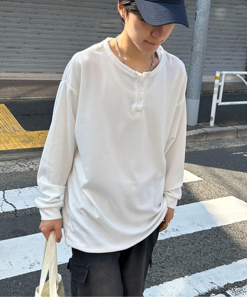 link lot(リンクロット)の「ビッグシルエットワッフル無地ヘンリーネックロンT(Tシャツ/カットソー・メンズ・ブラック/ホワイト/グレー・M/L)」の18枚目の写真