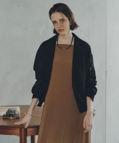 YECCA VECCA（イェッカヴェッカ）の「アーチラインコードネックレス（ネックレス・レディース・ゴールド/ブラック・FREE）」の6枚目の写真