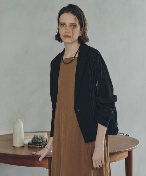 YECCA VECCA（イェッカヴェッカ）の「アーチラインコードネックレス（ネックレス・レディース・ゴールド/ブラック・FREE）」の7枚目の写真