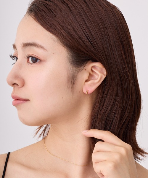 CALIN STANDARD(カリンスタンダード)の「◆金属アレルギー対応◆◆made in japan◆【純金厚メッキ】スクエア 極小ミニマルカーブピアス(ピアス(両耳用)・レディース・ゴールド/ピンクゴールド/シルバー・FREE)」の4枚目の写真