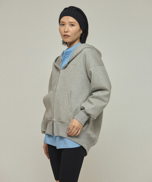 AMERICANA（アメリカーナ）の「Americana × Firsthand/アメリカーナ 別注 ダンボール ZIPフーディ / ワンポイント刺繍 ジップフーディ（パーカー・レディース・グレー/オフホワイト・FREE）」の3枚目の写真