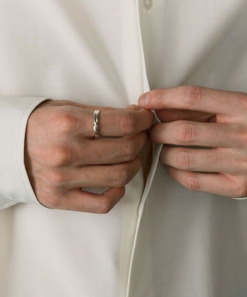 LURAKU（ルラク）の「【LURAKU】silver925 twist ring（調節可能）/ シルバー925ツイストリング（リング・メンズ・シルバー・FREE）」の2枚目の写真