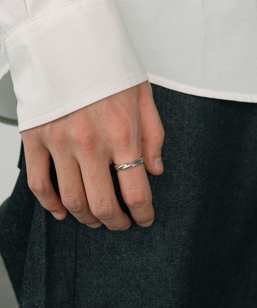 LURAKU（ルラク）の「【LURAKU】silver925 twist ring（調節可能）/ シルバー925ツイストリング（リング・メンズ・シルバー・FREE）」の3枚目の写真