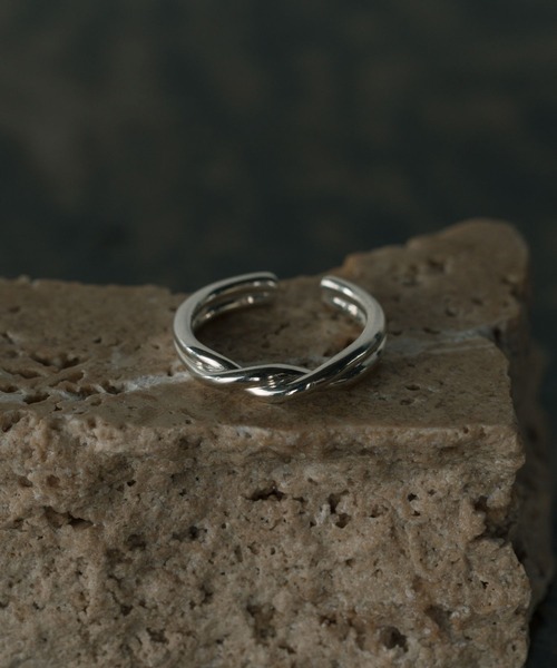 LURAKU（ルラク）の「【LURAKU】silver925 twist ring（調節可能）/ シルバー925ツイストリング（リング・メンズ・シルバー・FREE）」の7枚目の写真