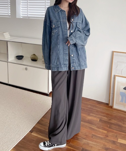 A.D.C.L.（エーディーシーエル）の「ランダム刺繍ワッペン付き オーバーサイズ ビックシルエット デニムジャケット（Gジャン）（デニムジャケット・レディース・ネイビー/ブルー・M/L）」の3枚目の写真