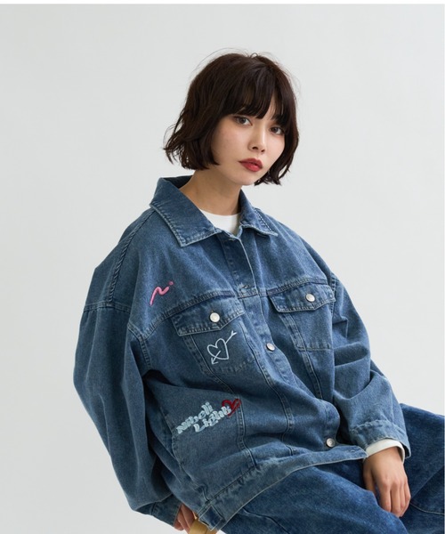 A.D.C.L.（エーディーシーエル）の「ランダム刺繍ワッペン付き オーバーサイズ ビックシルエット デニムジャケット（Gジャン）（デニムジャケット・レディース・ネイビー/ブルー・M/L）」の18枚目の写真