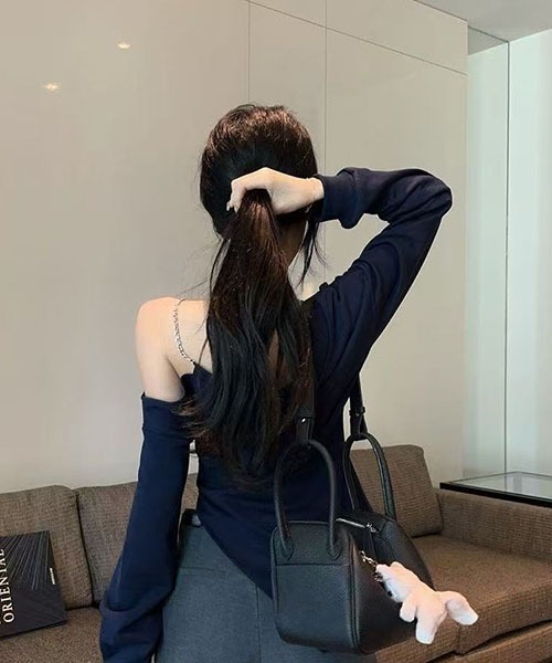 gossip！ロサンゼルス（ゴシップロサンゼルス）の「チェーンストラップ オフショルVネックトップス（Tシャツ/カットソー・レディース・ネイビー・S/M）」の8枚目の写真