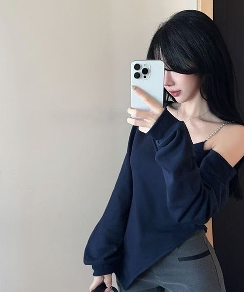 gossip！ロサンゼルス（ゴシップロサンゼルス）の「チェーンストラップ オフショルVネックトップス（Tシャツ/カットソー・レディース・ネイビー・S/M）」の4枚目の写真