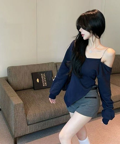 gossip！ロサンゼルス（ゴシップロサンゼルス）の「チェーンストラップ オフショルVネックトップス（Tシャツ/カットソー・レディース・ネイビー・S/M）」の2枚目の写真