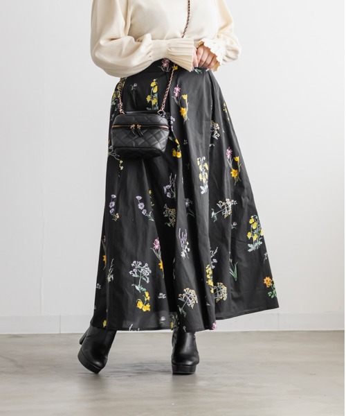 CLETTE(クレット)の「CLETTEオリジナル花柄ロングスカート(スカート・レディース・ブラック/アイボリー・4L/3L/LL)」の8枚目の写真