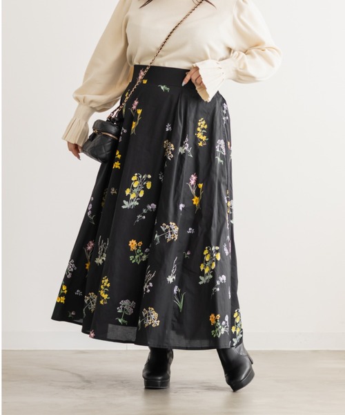 CLETTE(クレット)の「CLETTEオリジナル花柄ロングスカート(スカート・レディース・ブラック/アイボリー・4L/3L/LL)」の9枚目の写真