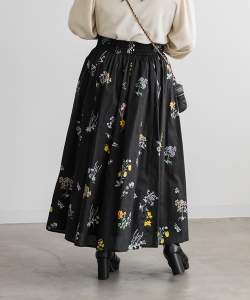 CLETTE(クレット)の「CLETTEオリジナル花柄ロングスカート(スカート・レディース・ブラック/アイボリー・4L/3L/LL)」の11枚目の写真