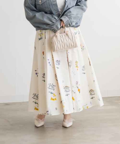 CLETTE(クレット)の「CLETTEオリジナル花柄ロングスカート(スカート・レディース・ブラック/アイボリー・4L/3L/LL)」の4枚目の写真