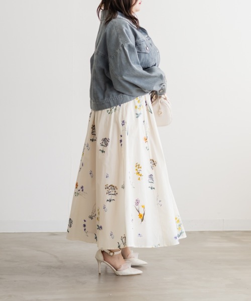 CLETTE(クレット)の「CLETTEオリジナル花柄ロングスカート(スカート・レディース・ブラック/アイボリー・4L/3L/LL)」の7枚目の写真