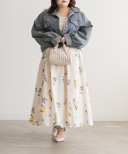 CLETTE(クレット)の「CLETTEオリジナル花柄ロングスカート(スカート・レディース・ブラック/アイボリー・4L/3L/LL)」の5枚目の写真