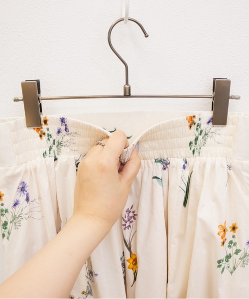 CLETTE(クレット)の「CLETTEオリジナル花柄ロングスカート(スカート・レディース・ブラック/アイボリー・4L/3L/LL)」の14枚目の写真