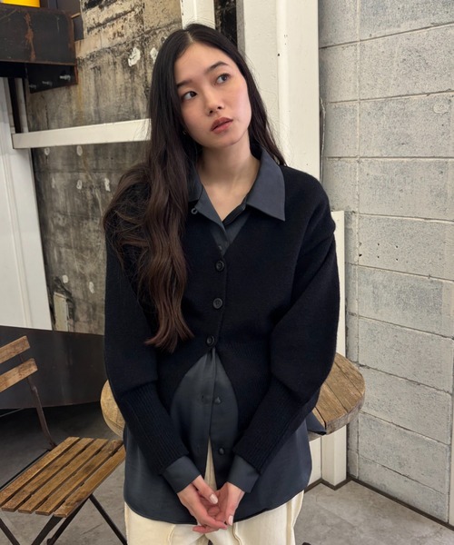 FUULLY STUDIO(フーリィーステューディオ)の「アルパカタッチVネックカーディガン(カーディガン/ボレロ・レディース・ブラック/ベージュ/ブルー・FREE)」の7枚目の写真