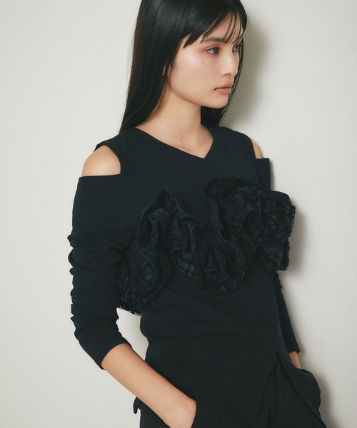 &. NOSTALGIA(アンドドットノスタルジア)の「アシメフリルカットソー(Tシャツ/カットソー・レディース・グレー/ブラック・M)」の3枚目の写真