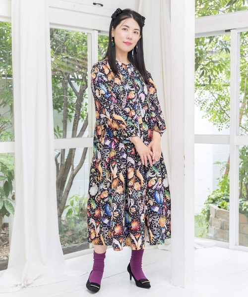 ScoLar（スカラー）の「153650：音楽orPOP柄ワンピース（ワンピース・レディース・ブラック/グリーン・M）」の2枚目の写真