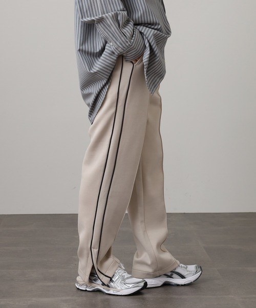 OMNES(オムネス)の「ダンボールニットスリット付きライントラックパンツ(その他パンツ・レディース・グリーン/ベージュ/ブラック・L/M)」の10枚目の写真