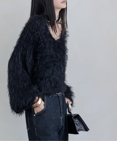 FINEnough(ファインナフ)の「ふんわりシャギーニットクロップド丈トップス(ニット/セーター・レディース・ベージュ/ホワイト/ブラック/グレー・FREE)」の5枚目の写真