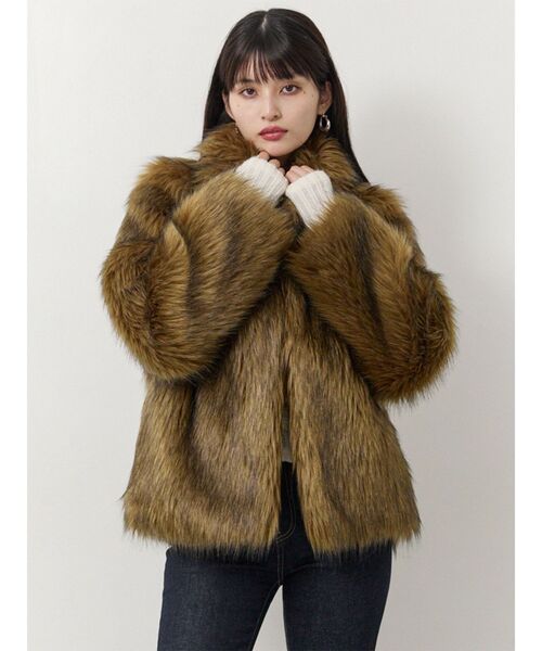 フェイクファーラインジャガードコート（ステンカラーコート）｜MURUA