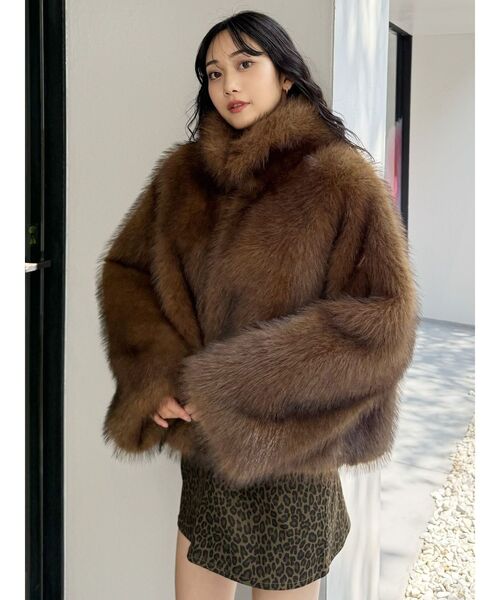 フェイクファーラインジャガードコート（ステンカラーコート）｜MURUA