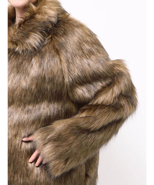 フェイクファーラインジャガードコート（ステンカラーコート）｜MURUA