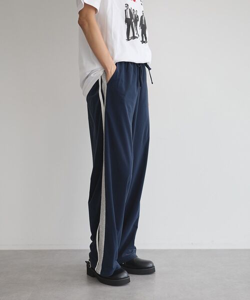 GARAGE OF GOOD CLOTHING（ガレージオブグッドクロージング）の「ベロア2ラインパンツ（その他パンツ・レディース・ブラウン・FREE）」の4枚目の写真